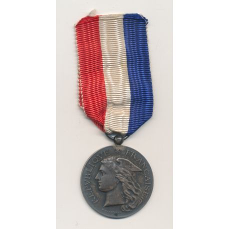 Médaille - Ministère de la guerre - Dévouement épidémies - 1919 - avec écrin attribué