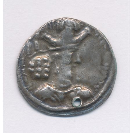 Royaume de Parthe - Drachme Sapor 1er - argent - troué - TB