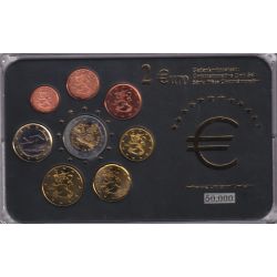 Finlande - Coffret 8 Monnaies - 1 Cent à 2 euro - années mélangées - comprenant 2€ commemo 2005 - 50.000 ex