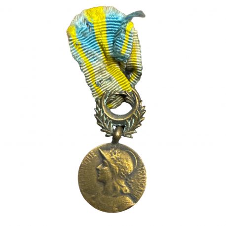 Médaille d'Orient - réduction - ruban abimé